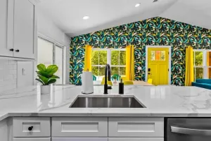 Image of The Yellow Palm -Designer- Centrally Located