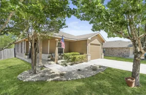 Image of 2.5 miles to Lackland BMT\/12 miles to Sea World\/Riverwalk
