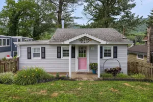 Image of Lakefront Cottage on Moon Lake