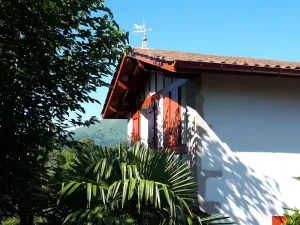 Image of Sare, between ocean and mountains