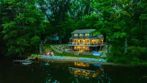 Image of 4 Season Lakeside Cottage - The Dragonfly Inn & Resort