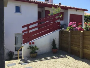 Image of T1 Bis Charmant à Bidart, 2 Pers, 900m Plage, Terrasse et Spa, Quartier Calme - FR-1-495-137