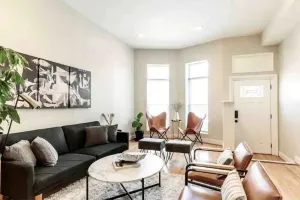 Image of Designer 5-bedroom townhouse w parking on premises