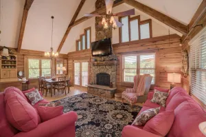 Image of Equestrian Log Cabin Pet Friendly 4.5 Miles to TIEC