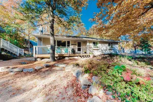 Image of Remodeled, single-level cottage with washer\/dryer & central AC - near everything
