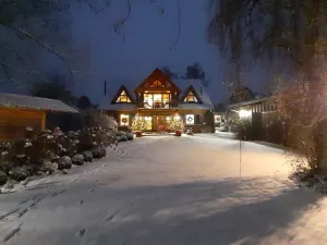 Image of Cozy bright large vacation apartment in a wooden house