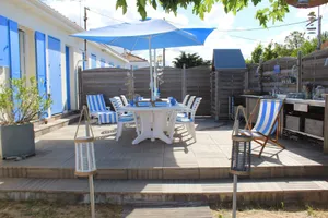 Image of HOUSE CLOSE TO THE SEA