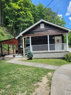 Image of Heart of RRG- New Modern Roadside Cabin-Wifi