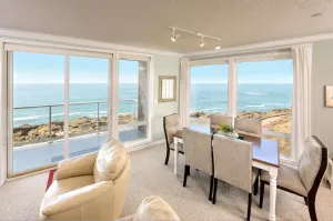 Image of Oceanfront, Whale Watching, Pool | Captains Choice