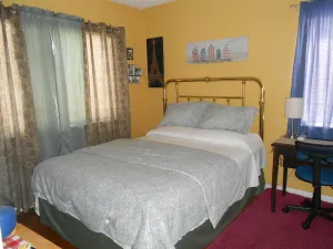 Image of 2 Miles Burbank Airport\/7 Miles Universal\/ Studios\/N Hollywood. Cozy Room
