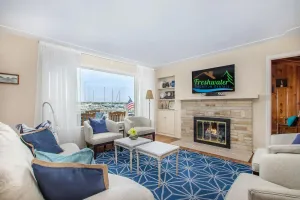Image of Tazelaar Cottage –Fresh Flowers, Walking Trails, and Lake Views