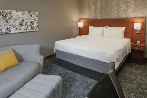 Image of Relaxing Stay Close to Seattle Aquarium! Indoor Pool, Pet-friendly Property!