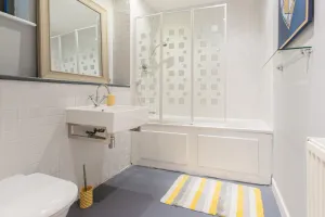 Image of Stylish Apartment Close to London Bridge