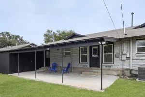Image of Designer 4\/2 Blocks from Baylor Scott & White Hospital