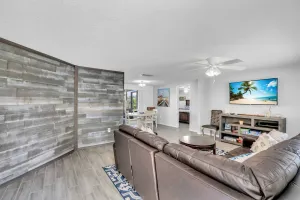 Image of Great location for great food, beaches & fun! Updated & loaded with all you need