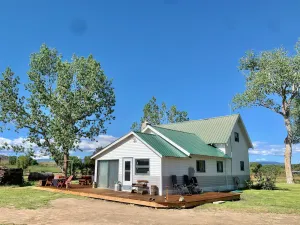 Image of Treasure Island Homestead on North Platte River!