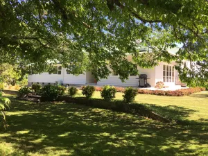 Image of Large country homestead with tennis court and pool. Only 5 mins from the beach.