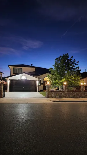 Image of Stylish 5 bed 2.5 bath, with loft, pool table, amazing outdoor bar, kid playset.