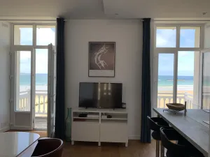 Image of NEW! Magnificent SEA view ... Superb apartment (3 ***) renovated feet in the water