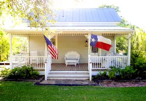 Image of The Most 5 Star Reviews in Town ~ Circa 1900 ~ Private ~ Romantic ~ Pond