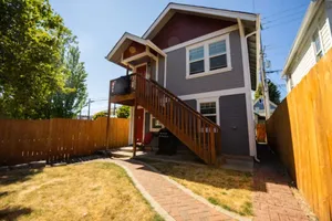 Image of DOWNTOWN TACOMA HOUSE OF GRAY #3