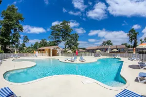 Image of Proche du cours de golf + piscines sur place !