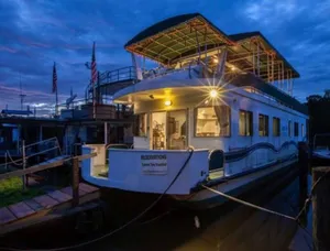 Image of Summertime Bayou Houseboat Oasis: Fish, Hot tub, Kayak