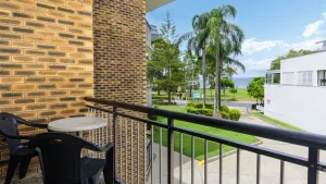 Image of Great location close to waterfront, Shops, Restaurants and Cafes.