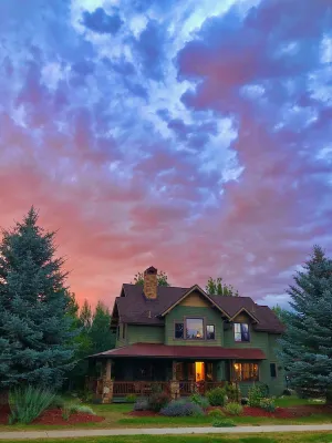 Image of Sleeps 6 comfortable, cozy special Winter Lodge, a Summer Heaven fully furnished