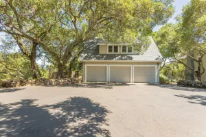 Image of Cottage in the Oaks with Pool