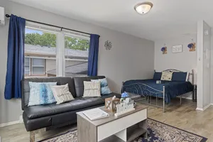 Image of Rustic Spacious Studio\/Aurora area\/Sleeps 2\/Pet Friendly\/FREE WI-FI & Parking