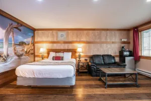 Image of Salt Water Lagoon - Queen Studio Room at Wanderlust Inn, Pet Friendly
