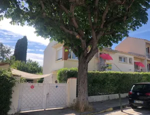 Image of Rez de chaussée de villa avec jardin Belle exposition Est Sud Ouest en Centre ville de SANARY où tout peut se faire à pied