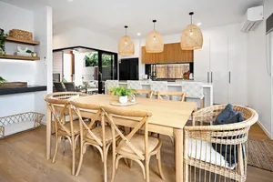 Image of Stylish, Beachside 4 b/r Dream Home - 8 guests ZD7