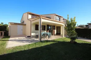Image of Villa climatisee dans residence LES TAMARIS, 3 chambres, veranda, Wifi, a 400m de la plage de Portir