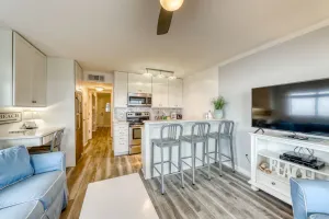 Image of Oceanfront corner condo w\/ spectacular view & shared pool\/fishing pier