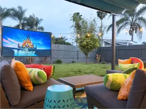 Image of Moonlight Cinema - 15min to Beach