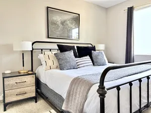 Image of Designer Apt - King Bed - Modern Building CHOC - Hospital Adjacent