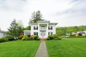 Image of Entertainer's Luxury Retreat