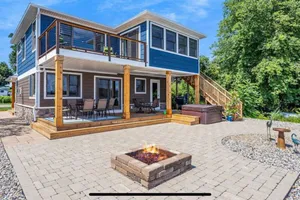Image of Cheerful Sister Lakes 4 BDR Lake Hse w\/ Hot tub.