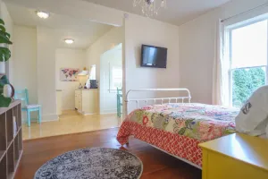 Image of Just 3 Blocks from Downtown! Charming Studio Apartment!