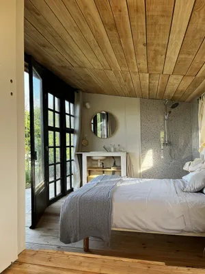 Image of Belle Cabane en Bois Avec Piscine