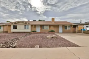 Image of North Phoenix home with 3 Bed 2 Bath - SLEEPS 6 - Close to Freeway I-17
