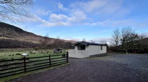 Image of Beautiful 1 bedroom chalet with loch and lambing meadow views