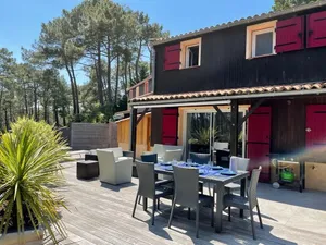 Image of Superb TERRACE, house ALL COMFORT NEAR BEACH, SWIMMING POOL, PAISIBLE. Forest view