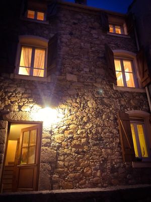 Image of stone house of caratère