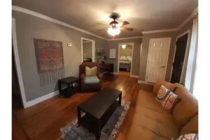 Image of Elm Circle Cozy Cottage walking distance to Downtown.