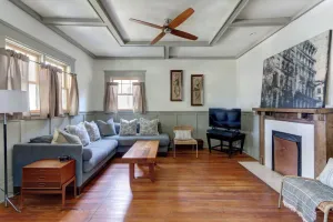 Image of Elegant 2 Bedroom Bungalow - Walk to Daffin Park