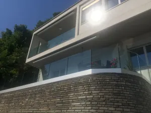 Image of Fantastic high standing apartment in villa with lake view