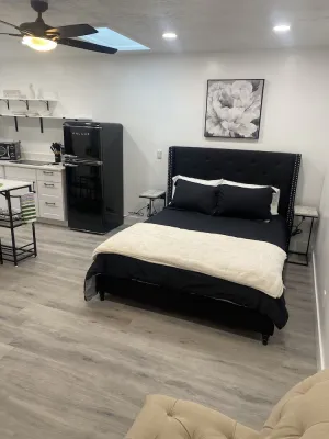 Image of Beautiful Backhouse located near by freeway, stores and SLCC